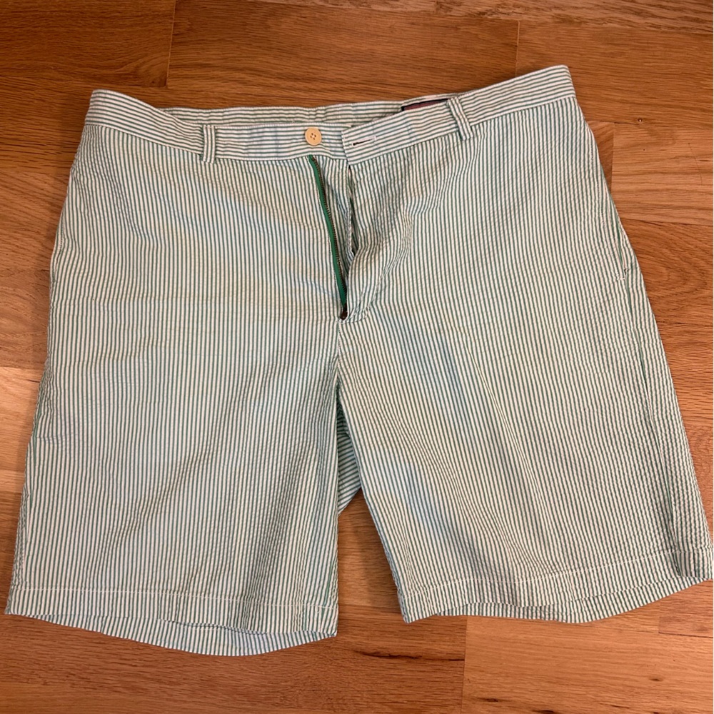 Vineyard Vines Green Seersucker Club Shorts. Size 38.